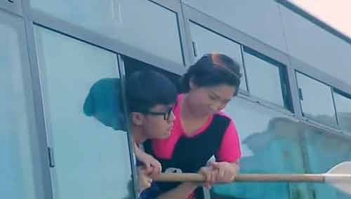 公交车上有奇葩 小敏柯豆划桨加车速