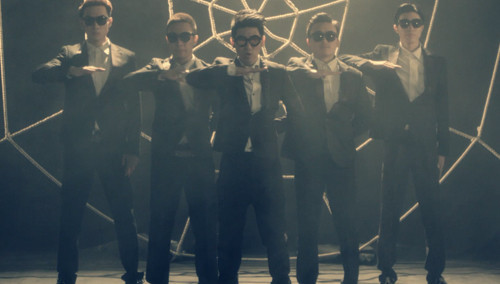 王绎龙《穿越魔咒》MV