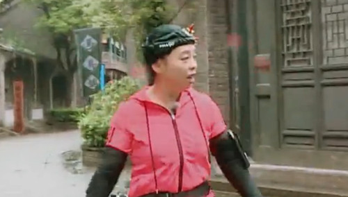 黑衣人大长腿征服罗晋 黄绮珊紧张不行频找厕所