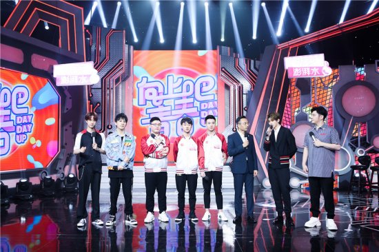 电竞世界冠军RNG综艺首秀《天天向上》 大方